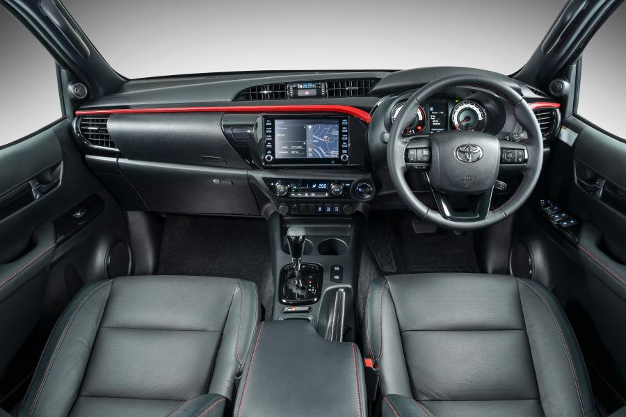 Торпедо Toyota Hilux GR Sport Double Cab 2019 года  (ZA) (фото 28 из 43)